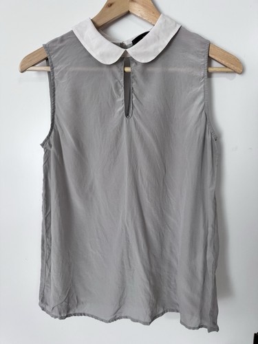 Graues seidentop mit weißen - graues,